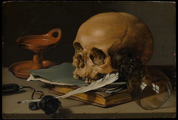 Dunkles Stillleben: ein Schädel auf einem aufgeschlagenen Buch, daneben eine Feder, ein umgekipptes Glas und eine tönerne Öllampe, deren Docht raucht.