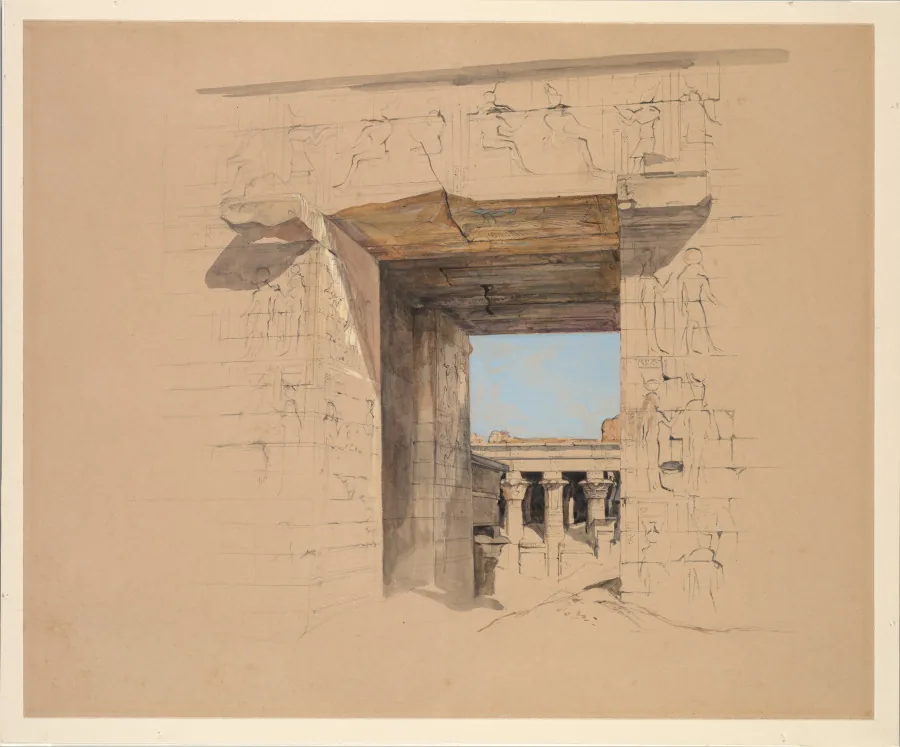 Aquarell: ein mächtiger steinerner Türdurchgang mit Reliefs, teils nur in Bleistift angelegt; durch die Öffnung blauer Himmel und eine Reihe von Säulen.